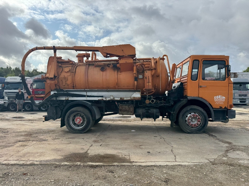 MAN 16.168 (8000L / BIG AXLE & STEEL SUSPENSION / GRAND PONT & SUSPENSION LAMES) - Caminhão limpa fossa: foto 4 MAN 16.168 (8000L / BIG AXLE & STEEL SUSPENSION / GRAND PONT & SUSPENSION LAMES) - Caminhão limpa fossa: foto 4