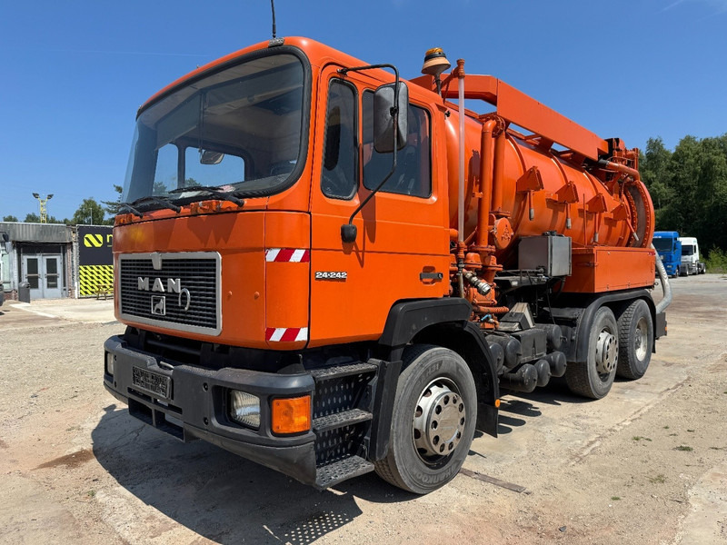 MAN 24.242 (10.000 L / BIG AXLE / 6 CYLINDER WITH MANUAL PUMP / LIKE NEW CONDITION!!!) - Caminhão limpa fossa: foto 1 MAN 24.242 (10.000 L / BIG AXLE / 6 CYLINDER WITH MANUAL PUMP / LIKE NEW CONDITION!!!) - Caminhão limpa fossa: foto 1