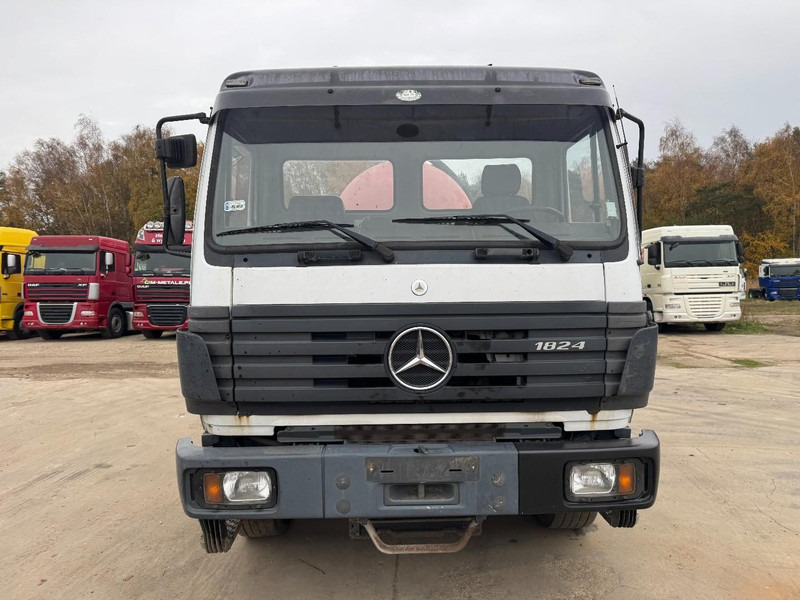 Mercedes-Benz SK 1824 (10.000 L / GRAND PONT / LAMES / V6 MOTEUR / PARFAIT ETAT) - Caminhão limpa fossa: foto 2 Mercedes-Benz SK 1824 (10.000 L / GRAND PONT / LAMES / V6 MOTEUR / PARFAIT ETAT) - Caminhão limpa fossa: foto 2