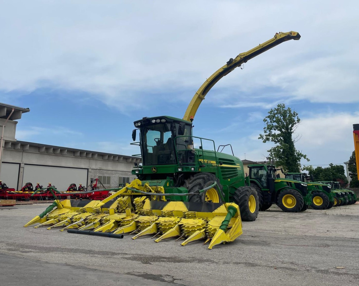 JOHN DEERE TRINCIA 7950 - Picadora de forragem automotriz: foto 1 JOHN DEERE TRINCIA 7950 - Picadora de forragem automotriz: foto 1