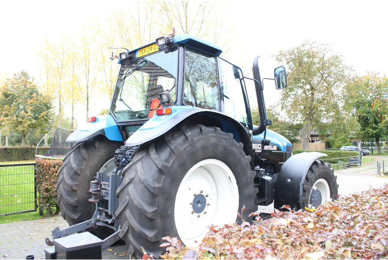 New Holland 8360 - Trator: foto 3 New Holland 8360 - Trator: foto 3