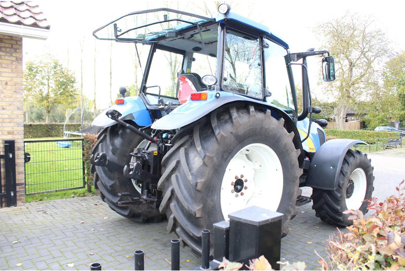 New Holland T5050 - Trator: foto 4 New Holland T5050 - Trator: foto 4