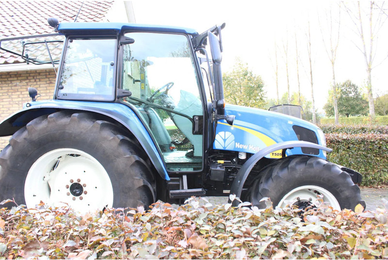 New Holland T5050 - Trator: foto 3 New Holland T5050 - Trator: foto 3