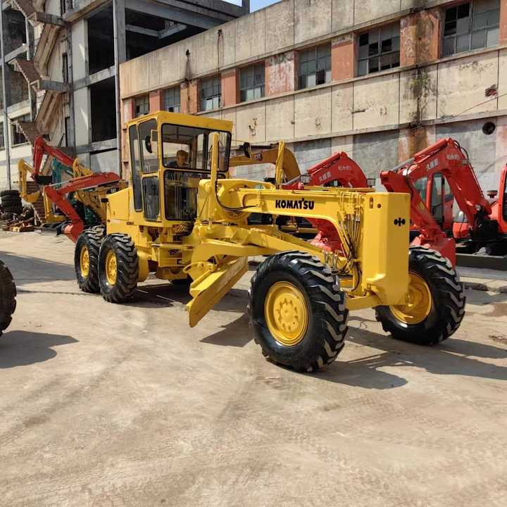 Japan Komatsu GD511 Motor Grader Cheap Price Komatsu Road Grader GD511 Good Condition in China - Motoniveladora: foto 1 Japan Komatsu GD511 Motor Grader Cheap Price Komatsu Road Grader GD511 Good Condition in China - Motoniveladora: foto 1