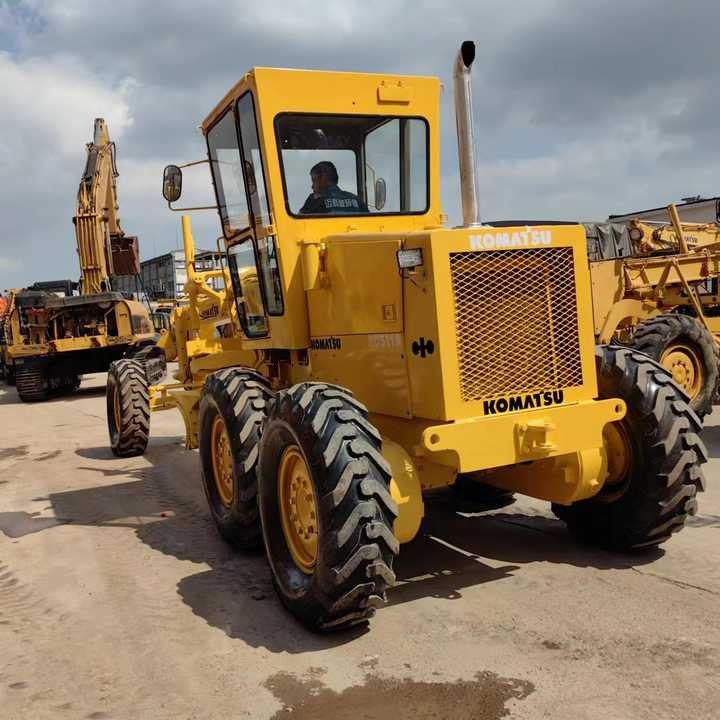 Japan Komatsu GD511 Motor Grader Cheap Price Komatsu Road Grader GD511 Good Condition in China - Motoniveladora: foto 5 Japan Komatsu GD511 Motor Grader Cheap Price Komatsu Road Grader GD511 Good Condition in China - Motoniveladora: foto 5