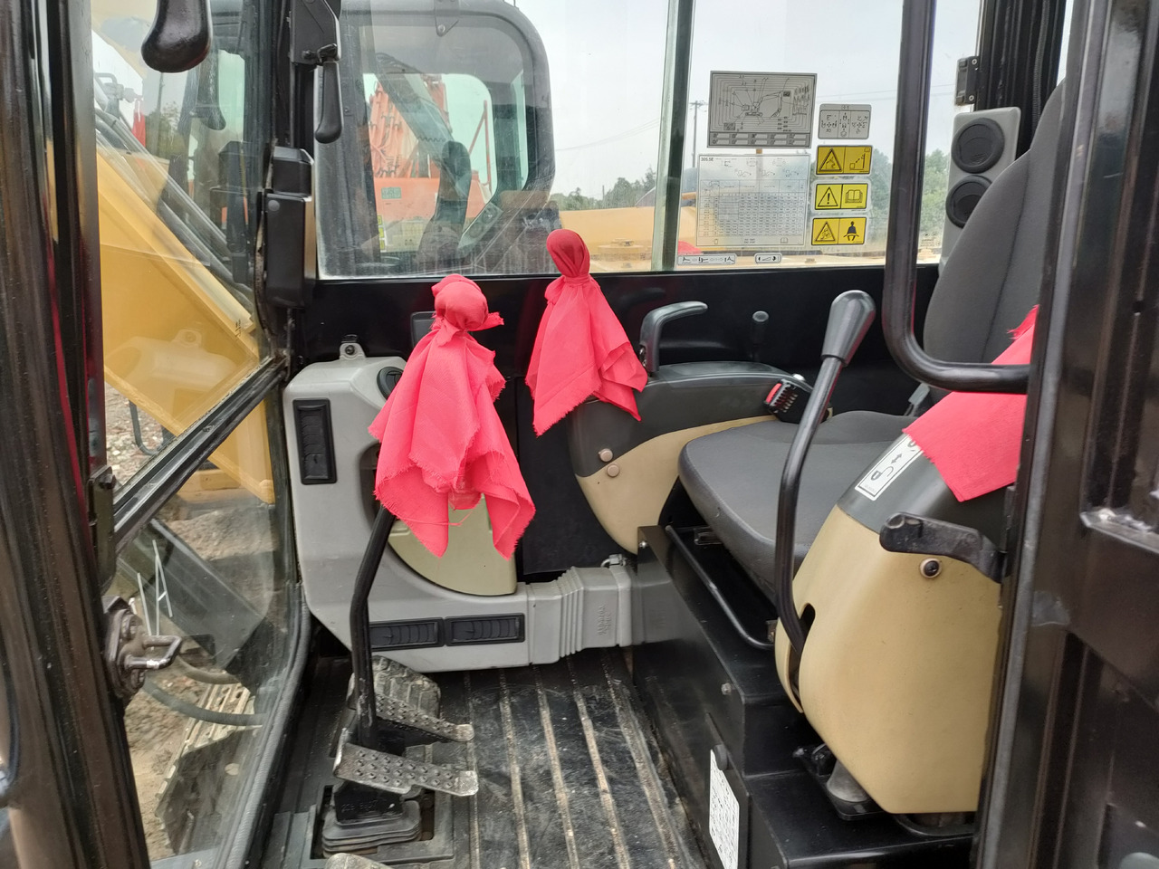 Máquina de construção CATERPILLAR Nearly 90% of brand new Caterpillar 305.5 3-ton mini excavators are available for sale. Caterpillar 303.5 305.5 306 307 excavators are also available for sale.: foto 17