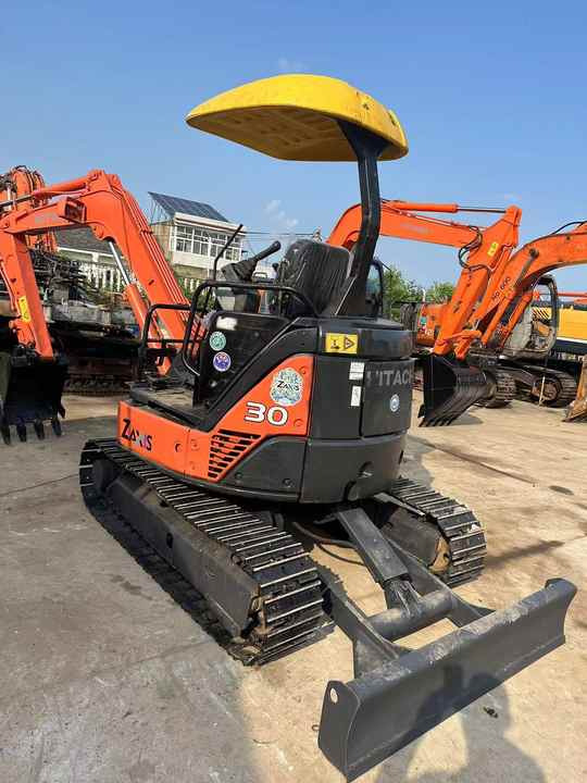 Mini 3-Ton Excavator used Hitachi ZX30 excavator with Excellent Performance and Low Price for sale! - Mini escavadeira: foto 2 Mini 3-Ton Excavator used Hitachi ZX30 excavator with Excellent Performance and Low Price for sale! - Mini escavadeira: foto 2