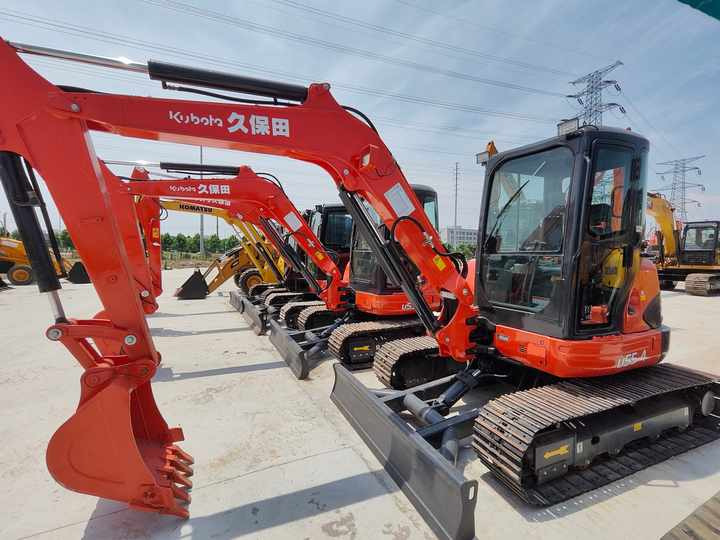 Perfect Condition Kubota U55-4 Japan Brand Mini Excavator with Pusher for Sale 90% Brand New Mini Kubota U25 35 55 5tons - Escavadeira: foto 5 Perfect Condition Kubota U55-4 Japan Brand Mini Excavator with Pusher for Sale 90% Brand New Mini Kubota U25 35 55 5tons - Escavadeira: foto 5