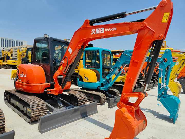 Perfect Condition Kubota U55-4 Japan Brand Mini Excavator with Pusher for Sale 90% Brand New Mini Kubota U25 35 55 5tons - Escavadeira: foto 4 Perfect Condition Kubota U55-4 Japan Brand Mini Excavator with Pusher for Sale 90% Brand New Mini Kubota U25 35 55 5tons - Escavadeira: foto 4
