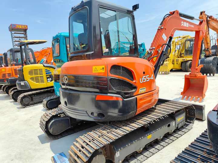 Perfect Condition Kubota U55-4 Japan Brand Mini Excavator with Pusher for Sale 90% Brand New Mini Kubota U25 35 55 5tons - Escavadeira: foto 2 Perfect Condition Kubota U55-4 Japan Brand Mini Excavator with Pusher for Sale 90% Brand New Mini Kubota U25 35 55 5tons - Escavadeira: foto 2