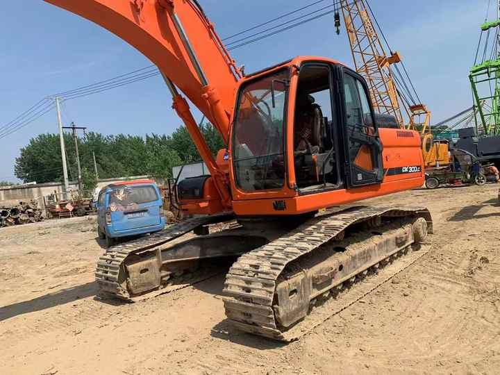 Used Digger DOOSAN DX300 Construction Machinery Construction Digger Used DOOSAN DX300 Cheap Excavator - Escavadora de rastos: foto 3 Used Digger DOOSAN DX300 Construction Machinery Construction Digger Used DOOSAN DX300 Cheap Excavator - Escavadora de rastos: foto 3
