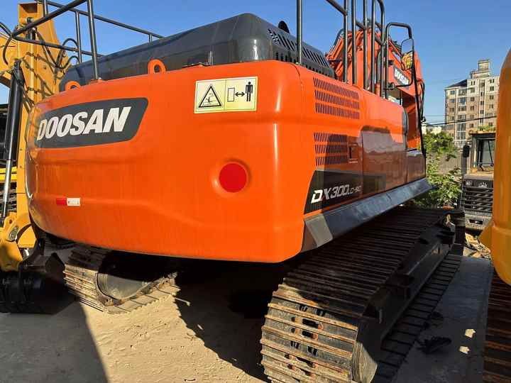 Used Digger DOOSAN DX300 Construction Machinery Construction Digger Used DOOSAN DX300 Cheap Excavator - Escavadora de rastos: foto 4 Used Digger DOOSAN DX300 Construction Machinery Construction Digger Used DOOSAN DX300 Cheap Excavator - Escavadora de rastos: foto 4