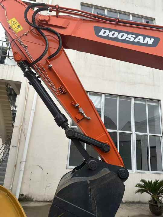 Used Digger DOOSAN DX300 Construction Machinery Construction Digger Used DOOSAN DX300 Cheap Excavator - Escavadora de rastos: foto 5 Used Digger DOOSAN DX300 Construction Machinery Construction Digger Used DOOSAN DX300 Cheap Excavator - Escavadora de rastos: foto 5