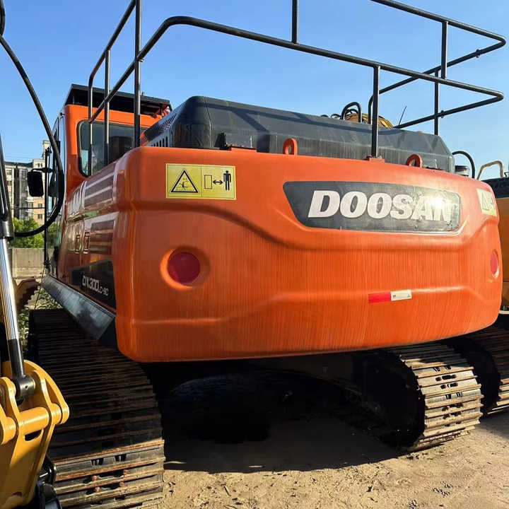 Used Digger DOOSAN DX300 Construction Machinery Construction Digger Used DOOSAN DX300 Cheap Excavator - Escavadora de rastos: foto 1 Used Digger DOOSAN DX300 Construction Machinery Construction Digger Used DOOSAN DX300 Cheap Excavator - Escavadora de rastos: foto 1