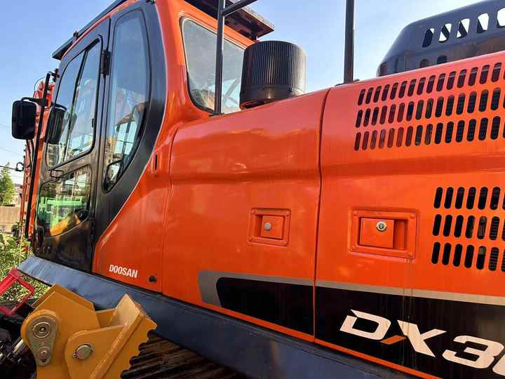 Used Digger DOOSAN DX300 Construction Machinery Construction Digger Used DOOSAN DX300 Cheap Excavator - Escavadora de rastos: foto 2 Used Digger DOOSAN DX300 Construction Machinery Construction Digger Used DOOSAN DX300 Cheap Excavator - Escavadora de rastos: foto 2