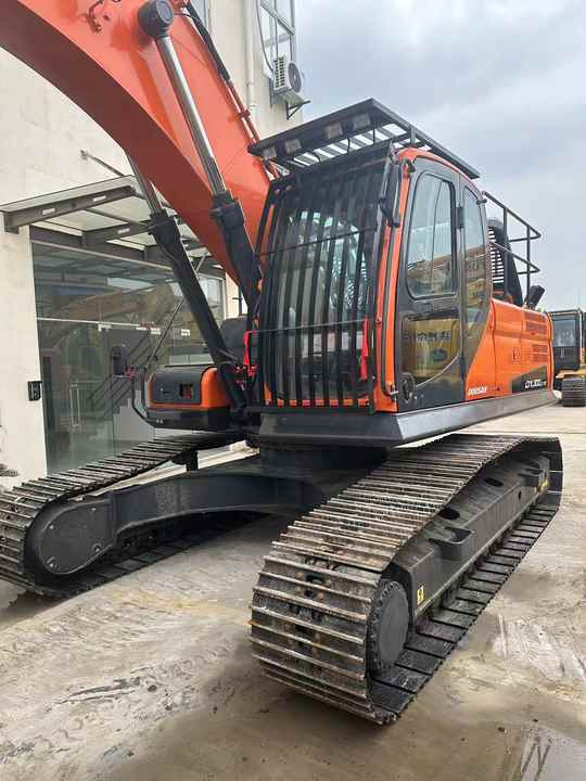 Used Digger DOOSAN DX300 Construction Machinery Construction Digger Used DOOSAN DX300 Cheap Excavator - Escavadora de rastos: foto 4 Used Digger DOOSAN DX300 Construction Machinery Construction Digger Used DOOSAN DX300 Cheap Excavator - Escavadora de rastos: foto 4