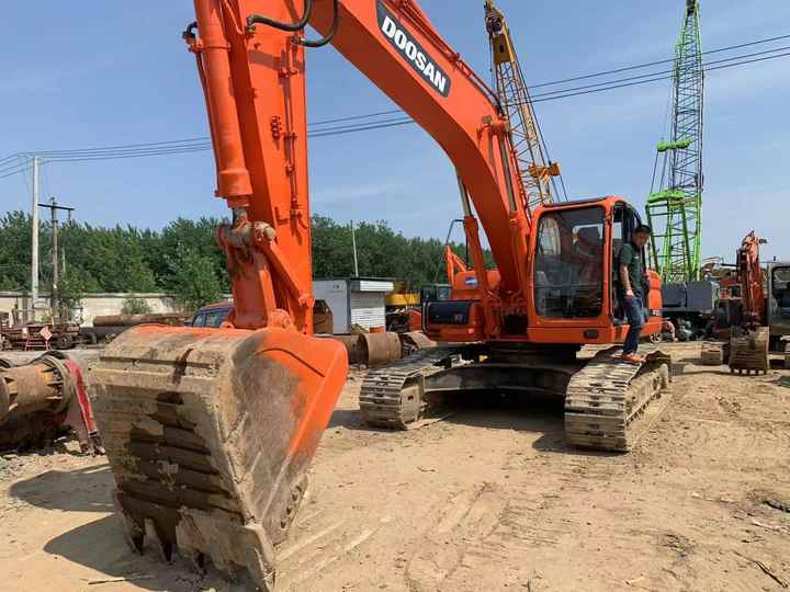 Used Digger DOOSAN DX300 Construction Machinery Construction Digger Used DOOSAN DX300 Cheap Excavator - Escavadora de rastos: foto 2 Used Digger DOOSAN DX300 Construction Machinery Construction Digger Used DOOSAN DX300 Cheap Excavator - Escavadora de rastos: foto 2