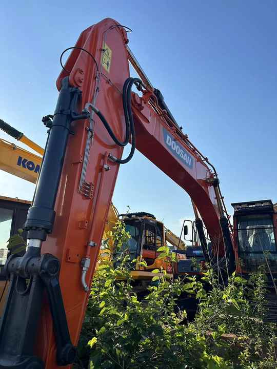 Used Digger DOOSAN DX300 Construction Machinery Construction Digger Used DOOSAN DX300 Cheap Excavator - Escavadora de rastos: foto 5 Used Digger DOOSAN DX300 Construction Machinery Construction Digger Used DOOSAN DX300 Cheap Excavator - Escavadora de rastos: foto 5