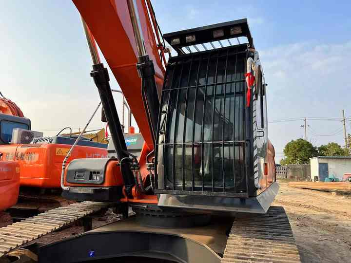 Used Digger DOOSAN DX300 Construction Machinery Construction Digger Used DOOSAN DX300 Cheap Excavator - Escavadora de rastos: foto 4 Used Digger DOOSAN DX300 Construction Machinery Construction Digger Used DOOSAN DX300 Cheap Excavator - Escavadora de rastos: foto 4