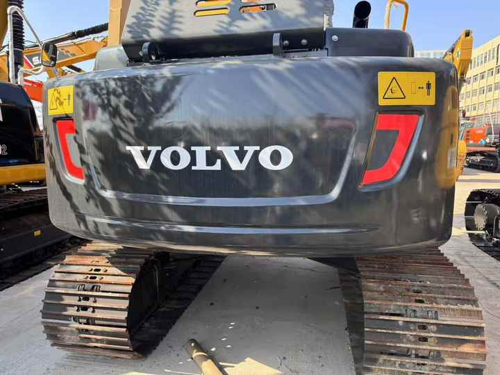 Used Digger VOLVO EC140 Construction Machinery Construction Digger Used VOLVO EC140 Cheap Excavator - Escavadora de rastos: foto 3 Used Digger VOLVO EC140 Construction Machinery Construction Digger Used VOLVO EC140 Cheap Excavator - Escavadora de rastos: foto 3