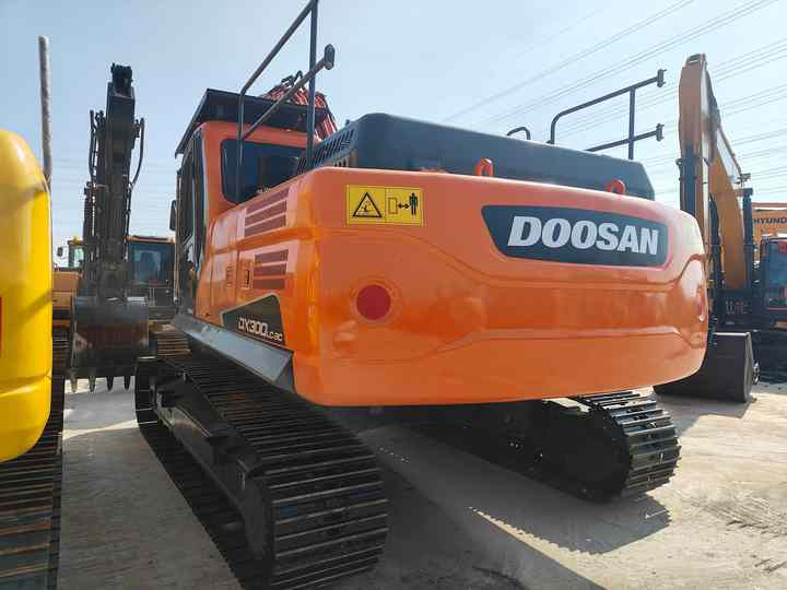 Used Doosan DX300LC-9C Excavator with Little Time Used in Excellent Condition Korea Brand Doosan 30 Tons Excavator for Sale - Escavadeira: foto 5 Used Doosan DX300LC-9C Excavator with Little Time Used in Excellent Condition Korea Brand Doosan 30 Tons Excavator for Sale - Escavadeira: foto 5