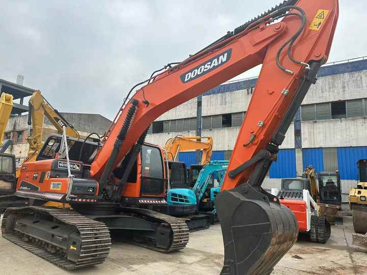 Used Excavator Doosan DX225LC-9 Excavators Mini Equipment Earth Moving Machinery Doosan Digger Excavator for Sale - Escavadora de rastos: foto 2 Used Excavator Doosan DX225LC-9 Excavators Mini Equipment Earth Moving Machinery Doosan Digger Excavator for Sale - Escavadora de rastos: foto 2