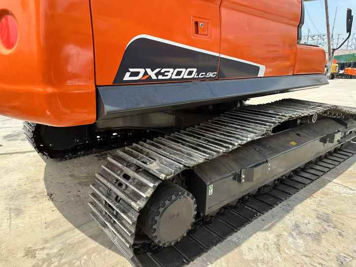 Used Excavator Doosan DX300 Excavators Mini Equipment Earth Moving Machinery Doosan Digger Excavator for Sale - Escavadeira: foto 5 Used Excavator Doosan DX300 Excavators Mini Equipment Earth Moving Machinery Doosan Digger Excavator for Sale - Escavadeira: foto 5