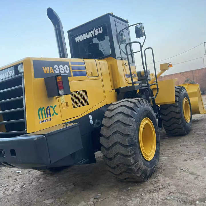 Used Komatsu WA380-3 Front Loader in Very Good Condition Strong Power komatsu 380 Wheel Loader Low Price Hot Sale - Carregadeira de rodas: foto 1 Used Komatsu WA380-3 Front Loader in Very Good Condition Strong Power komatsu 380 Wheel Loader Low Price Hot Sale - Carregadeira de rodas: foto 1