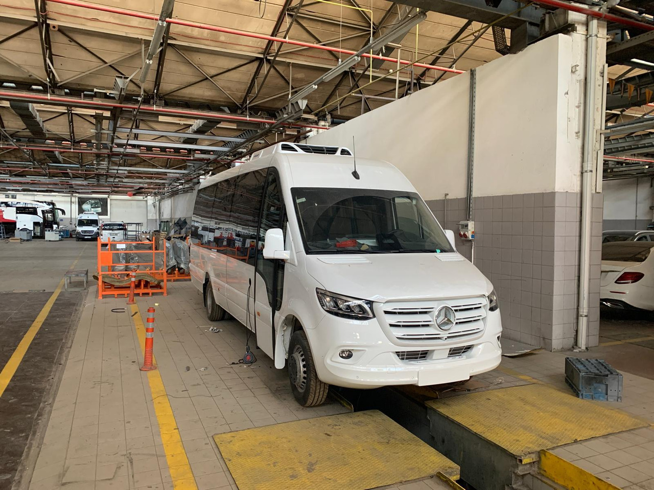 MERCEDES-BENZ SPRINTER 519 - Micro-ônibus, Furgão de passageiros: foto 1 MERCEDES-BENZ SPRINTER 519 - Micro-ônibus, Furgão de passageiros: foto 1