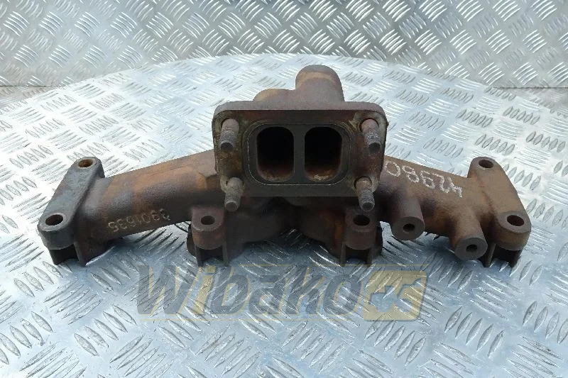 Cummins 3901635 - Colector de escape de Máquina de construção: foto 1 Cummins 3901635 - Colector de escape de Máquina de construção: foto 1