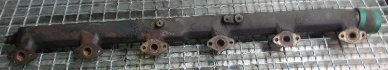 Volvo D12D 479602/479601 - Coletor de admissão de Máquina de construção: foto 1 Volvo D12D 479602/479601 - Coletor de admissão de Máquina de construção: foto 1