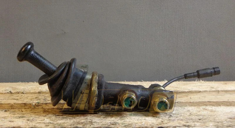 Wabco 4674100150 - Válvula hidráulica de Máquina de construção: foto 1 Wabco 4674100150 - Válvula hidráulica de Máquina de construção: foto 1