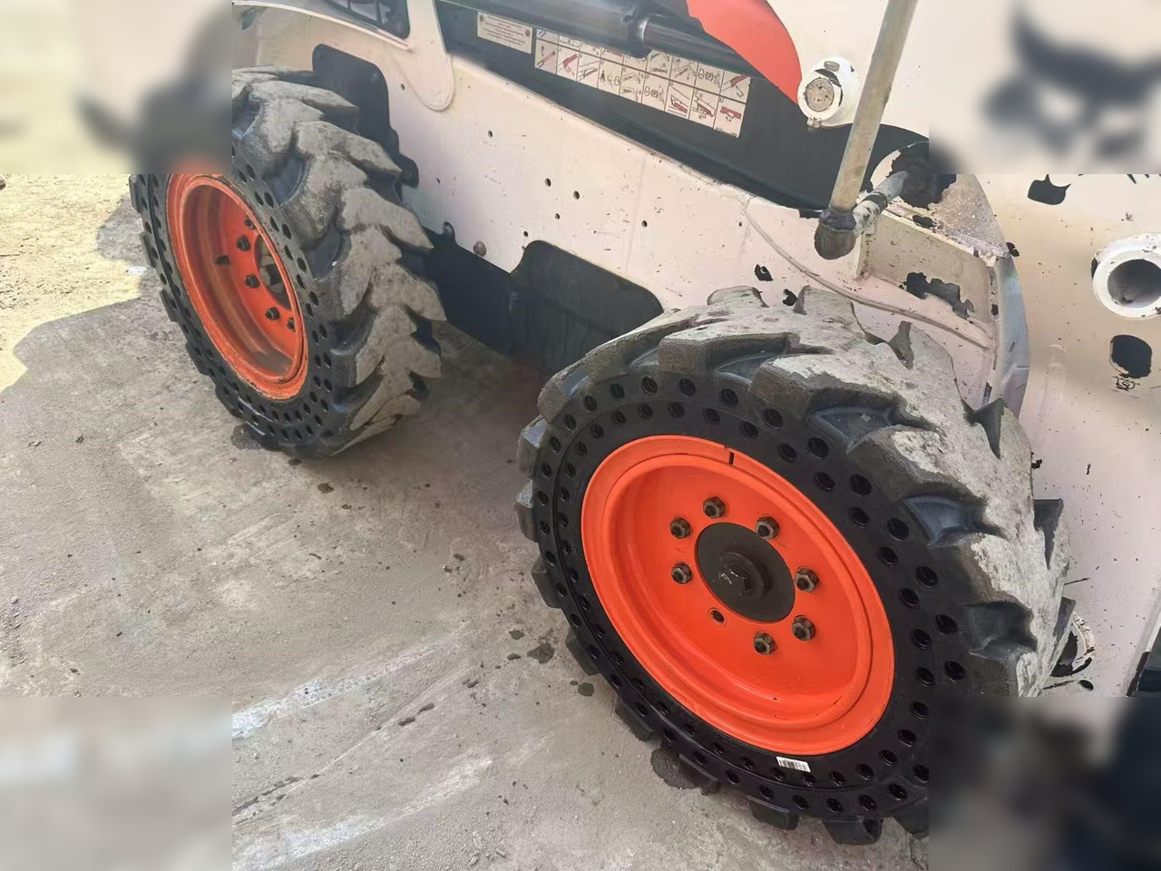 BOBCAT S550 - Mini carregadeira: foto 3 BOBCAT S550 - Mini carregadeira: foto 3
