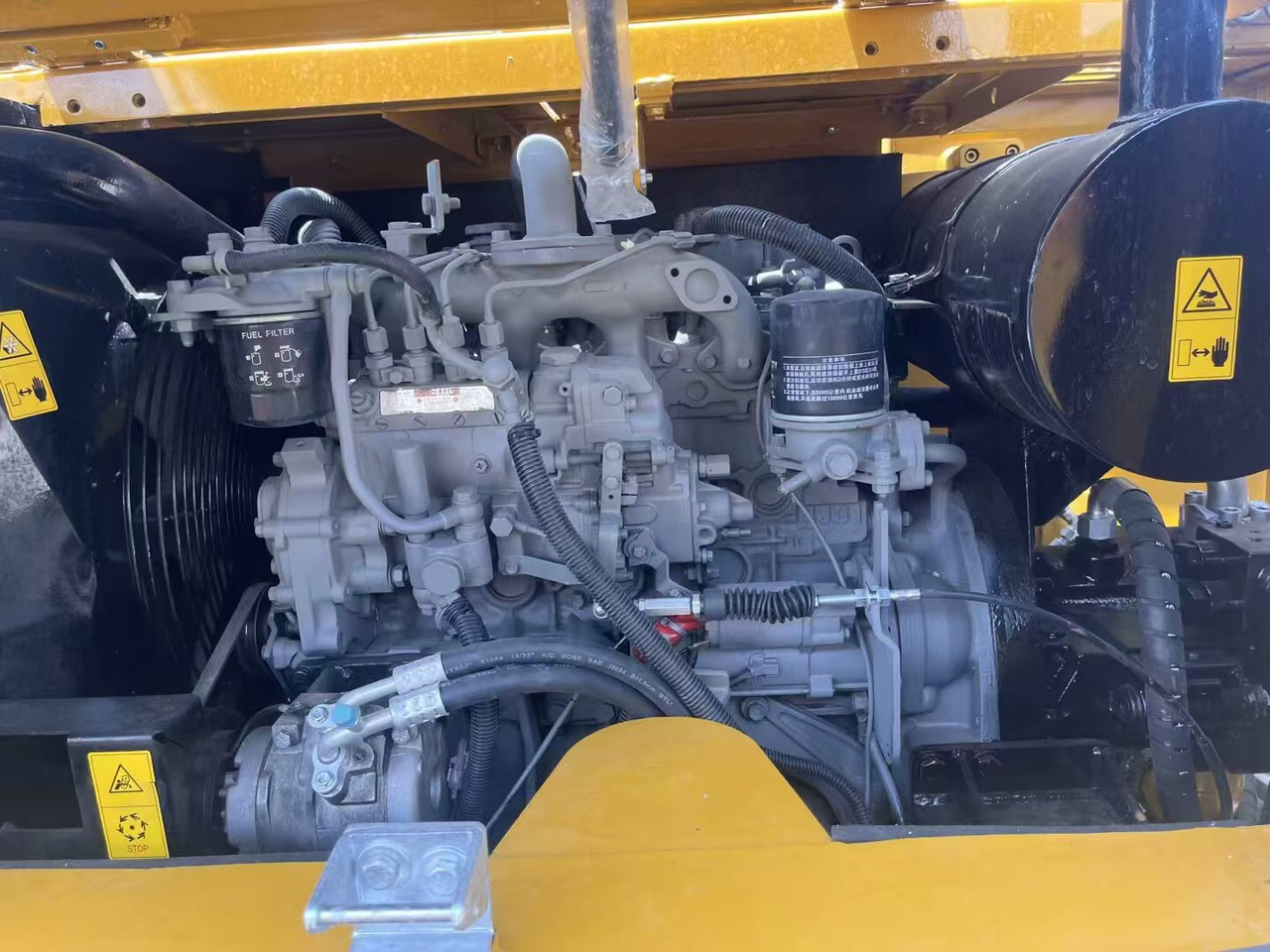 CATERPILLAR 323D2L - Escavadora de rastos: foto 4 CATERPILLAR 323D2L - Escavadora de rastos: foto 4