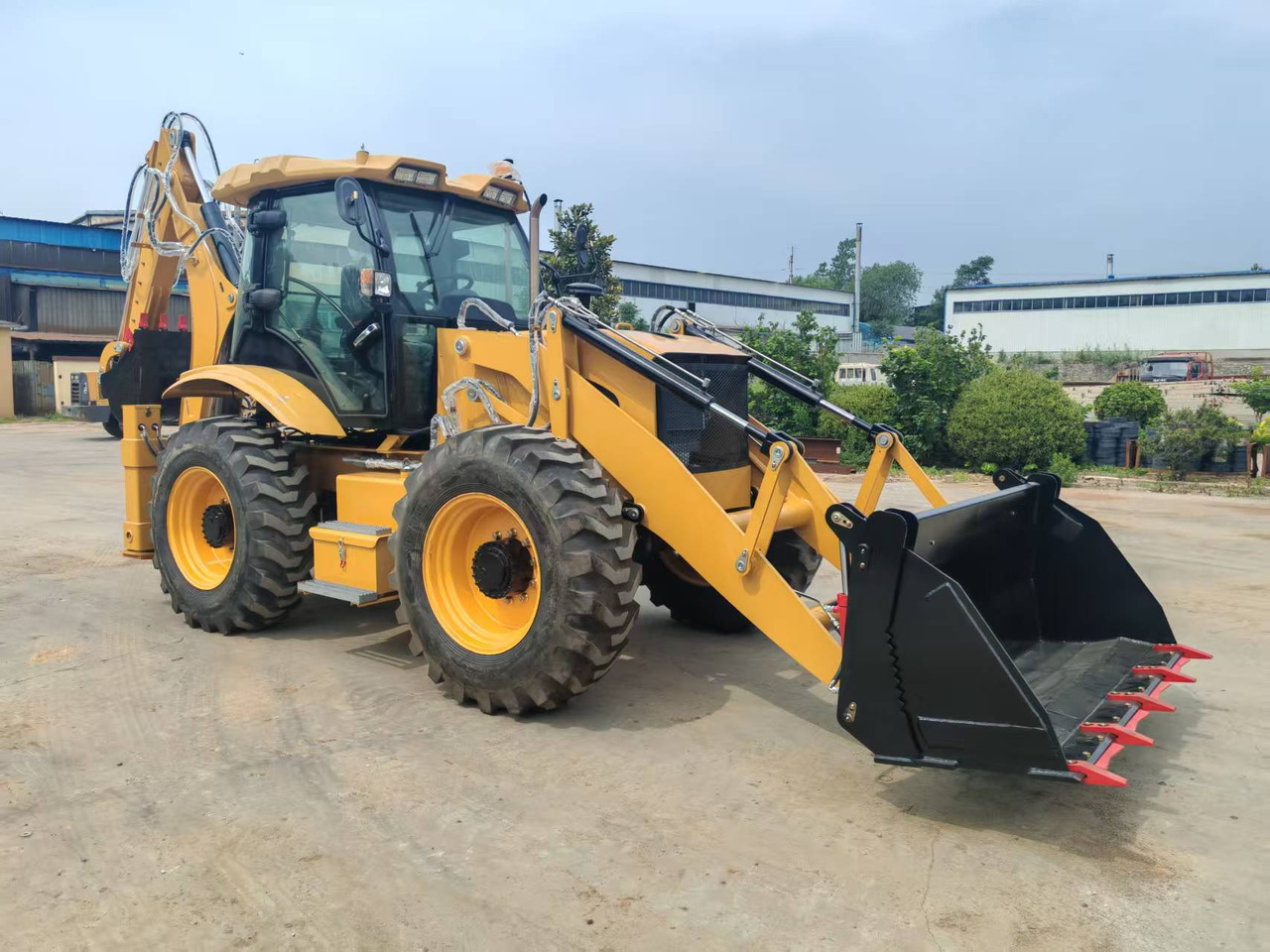CATERPILLAR 4CX - Retroescavadeira: foto 1 CATERPILLAR 4CX - Retroescavadeira: foto 1
