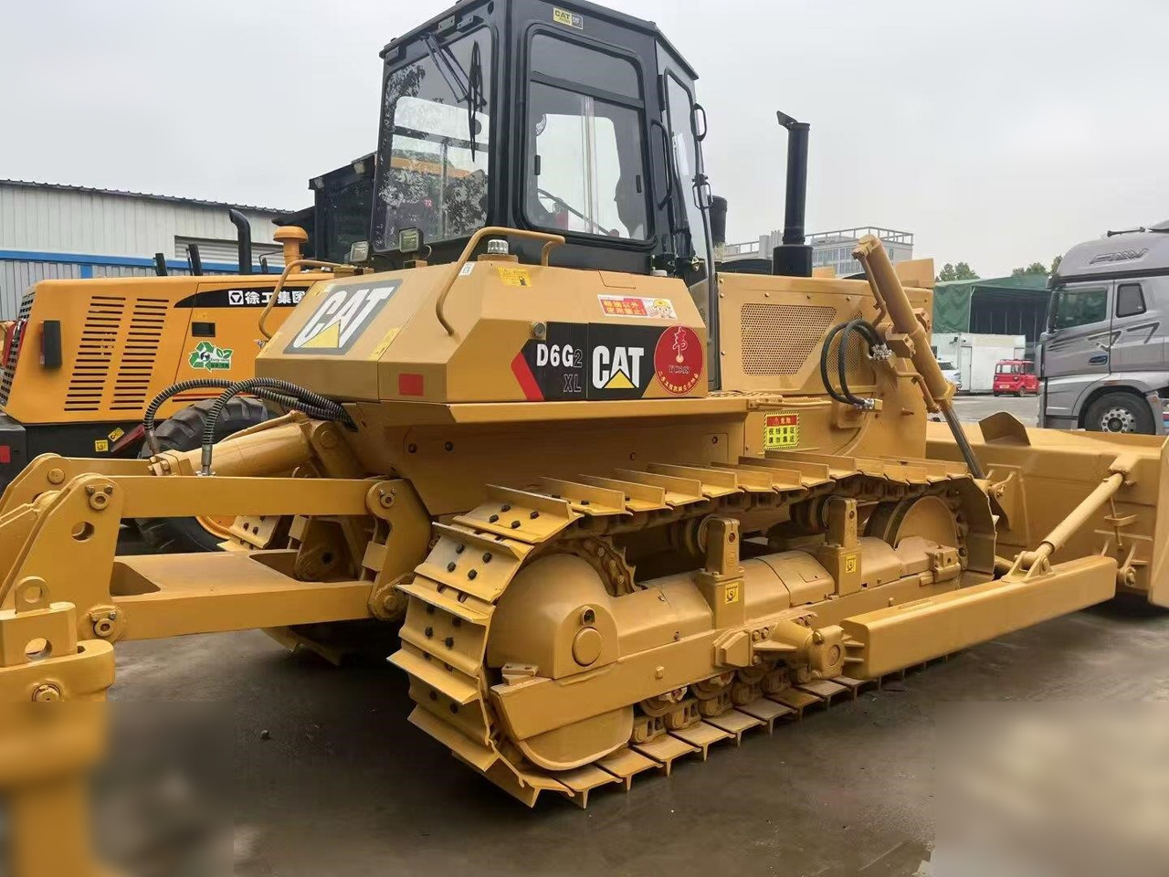 CATERPILLAR D6G - Buldôzer: foto 1 CATERPILLAR D6G - Buldôzer: foto 1