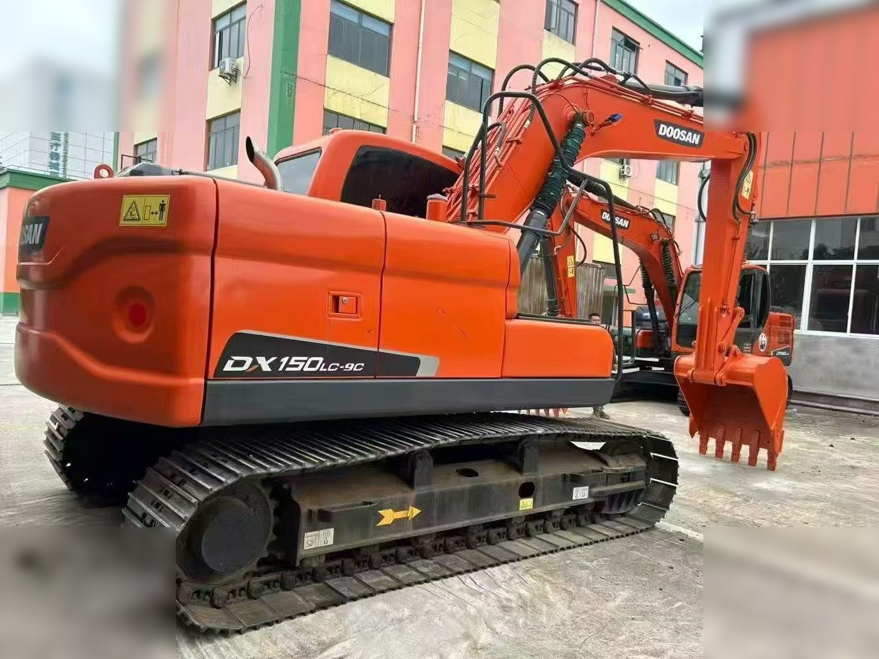 DOOSAN DX150W-9C - Escavadeira de rodas: foto 3 DOOSAN DX150W-9C - Escavadeira de rodas: foto 3
