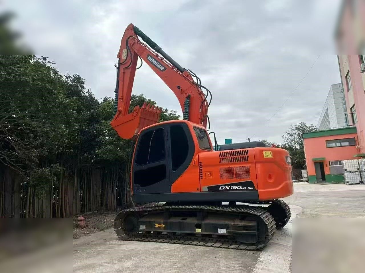 DOOSAN DX150W-9C - Escavadeira de rodas: foto 4 DOOSAN DX150W-9C - Escavadeira de rodas: foto 4