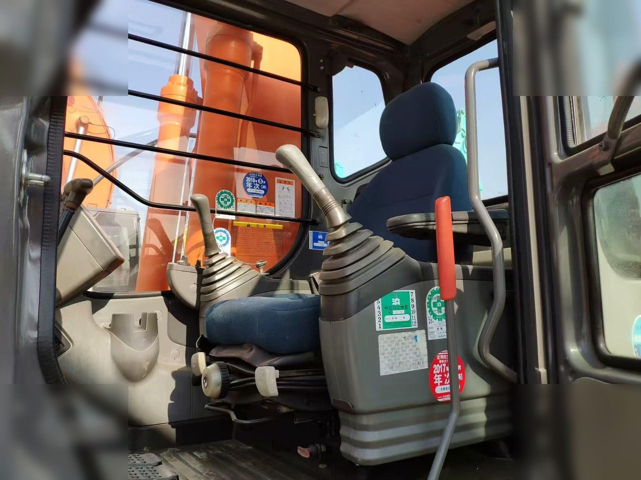 HITACHI ZX210 - Escavadora de rastos: foto 5 HITACHI ZX210 - Escavadora de rastos: foto 5