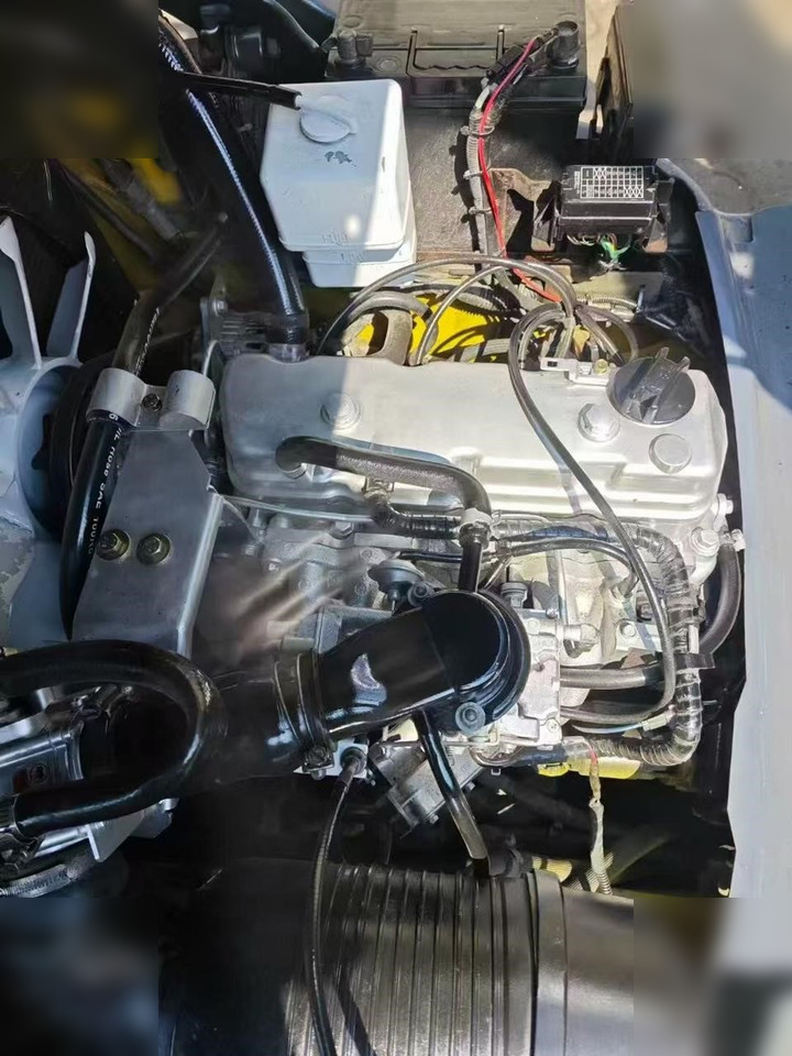 KOMATSU FD30-7 - Empilhadeira a gás: foto 2 KOMATSU FD30-7 - Empilhadeira a gás: foto 2