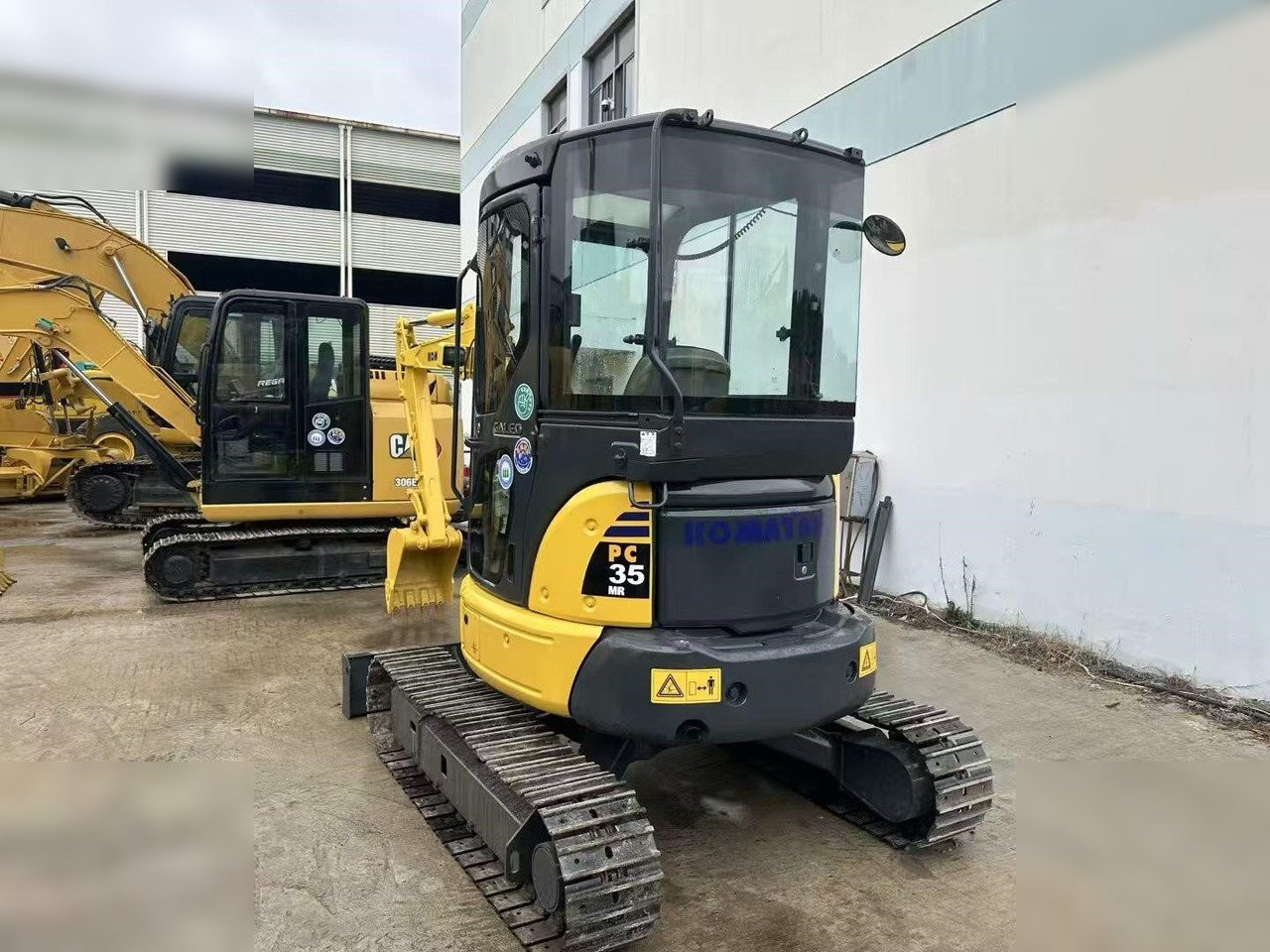 KOMATSU PC35MR - Mini escavadeira: foto 2 KOMATSU PC35MR - Mini escavadeira: foto 2