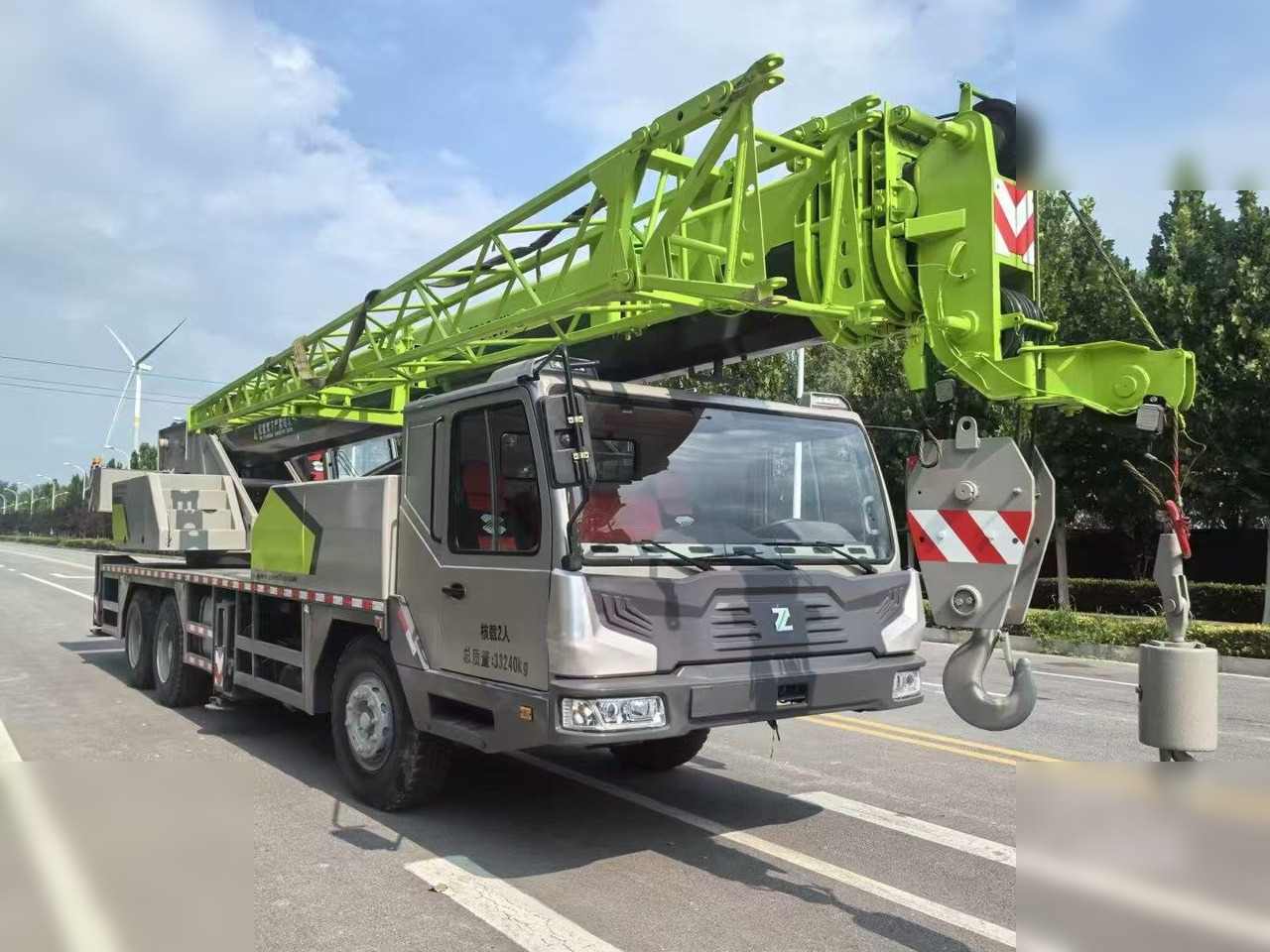 ZOOMLION L250-16 - Grua todo o terreno: foto 1 ZOOMLION L250-16 - Grua todo o terreno: foto 1