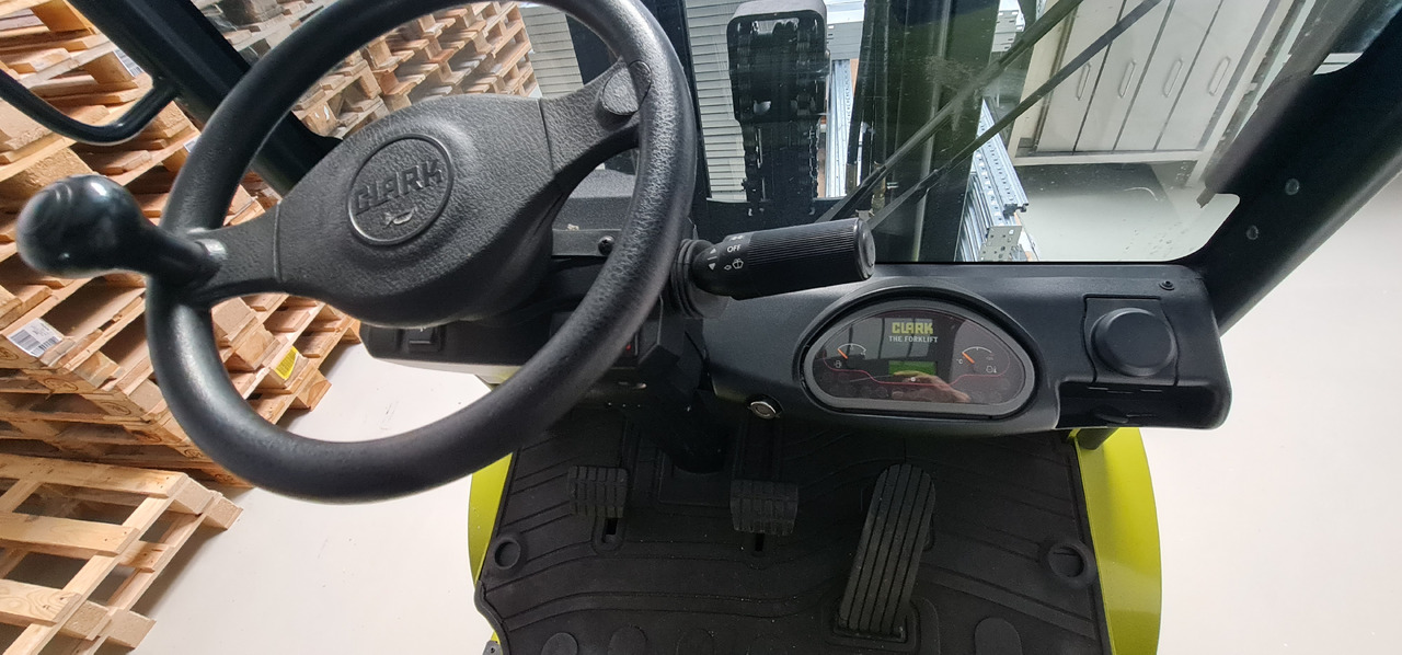 CLARK GTX 25L - Empilhadeira a gás: foto 5 CLARK GTX 25L - Empilhadeira a gás: foto 5