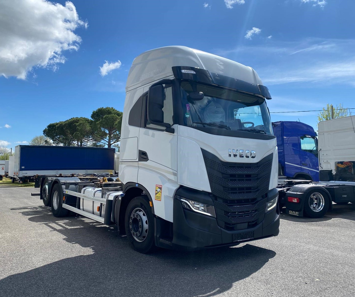 IVECO S-WAY AS260S48 - Caminhão chassi: foto 2 IVECO S-WAY AS260S48 - Caminhão chassi: foto 2