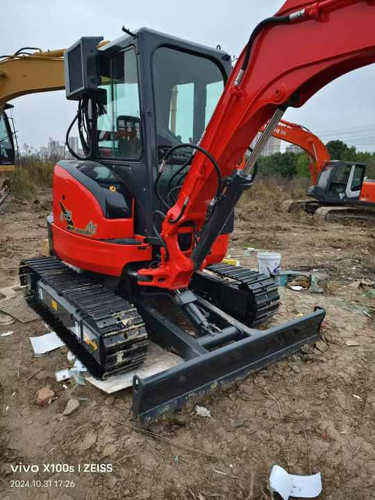 3TONS Good Quality Used Kubota U35 Hydraulic Excavator Used U25 U35 Mini Mxcavator Used Small Digger Kubota U35 - Mini escavadeira: foto 3 3TONS Good Quality Used Kubota U35 Hydraulic Excavator Used U25 U35 Mini Mxcavator Used Small Digger Kubota U35 - Mini escavadeira: foto 3
