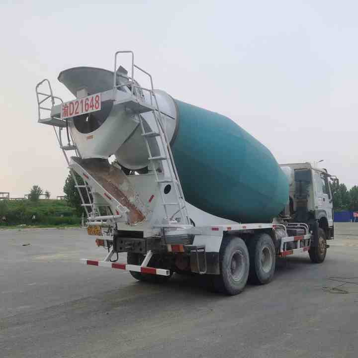 HOWO 15 Cubic Metre Used Concrete Mixer Truck for Sale - Caminhão betoneira: foto 4 HOWO 15 Cubic Metre Used Concrete Mixer Truck for Sale - Caminhão betoneira: foto 4