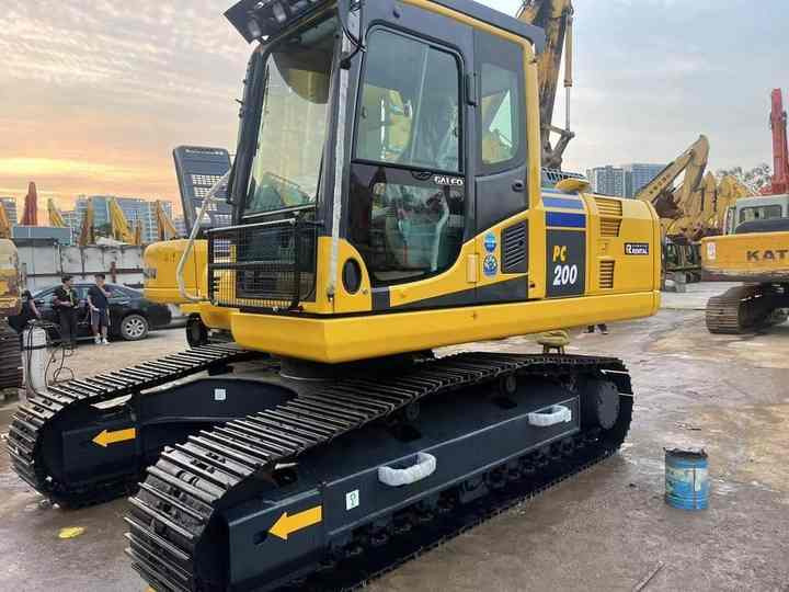 PC200-8 Low Working Hour Second Hand 20 Ton Excavator Komatsu Pc200-8 Crawler Excavator Used Komatsu Excavator PC200-8N1 - Escavadeira: foto 4 PC200-8 Low Working Hour Second Hand 20 Ton Excavator Komatsu Pc200-8 Crawler Excavator Used Komatsu Excavator PC200-8N1 - Escavadeira: foto 4