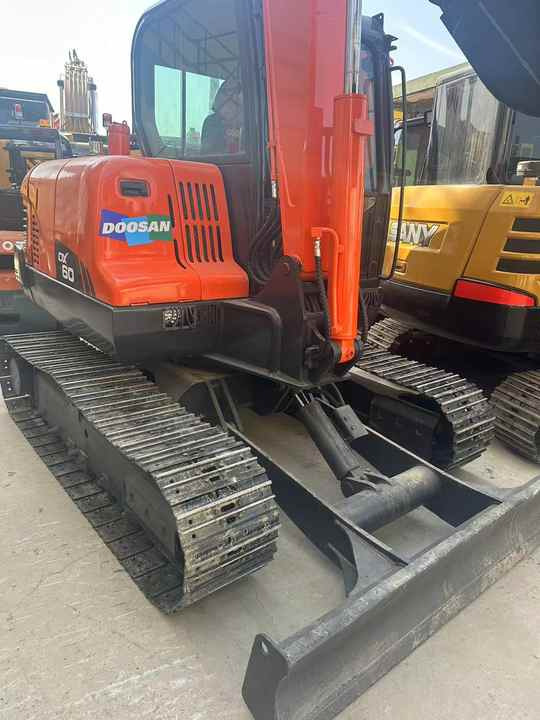 Second Hand Doosan Dx-60 Excavator for Sale - Escavadora de rastos: foto 3 Second Hand Doosan Dx-60 Excavator for Sale - Escavadora de rastos: foto 3