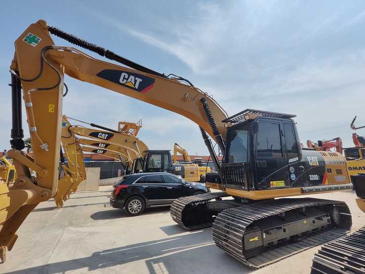 USED CAT 320 Excavator with Wide Track Shoe for Sale - Escavadora de rastos: foto 3 USED CAT 320 Excavator with Wide Track Shoe for Sale - Escavadora de rastos: foto 3