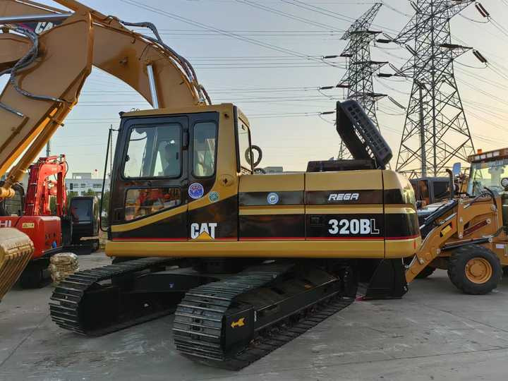 Used Cat Excavator Japan 20 Tons Digger Machinery Caterpillar CAT 320BL for Sale Cat 320B 320BL 320C 320D 320CL 320DL in Stock - Escavadora de rastos: foto 4 Used Cat Excavator Japan 20 Tons Digger Machinery Caterpillar CAT 320BL for Sale Cat 320B 320BL 320C 320D 320CL 320DL in Stock - Escavadora de rastos: foto 4
